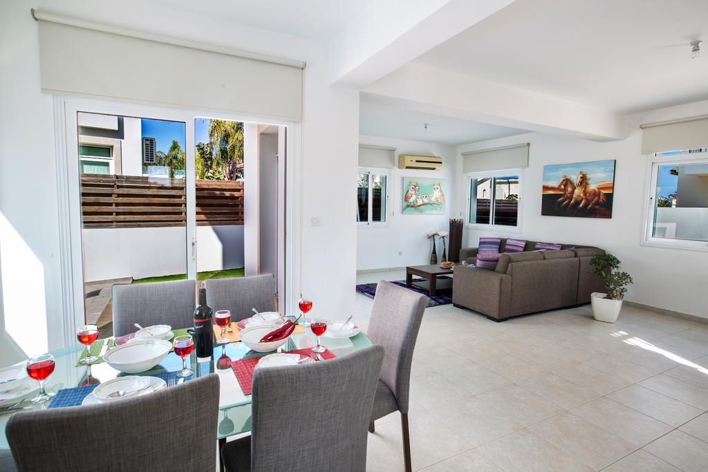 פרוטאראס Halle Villa חדר תמונה