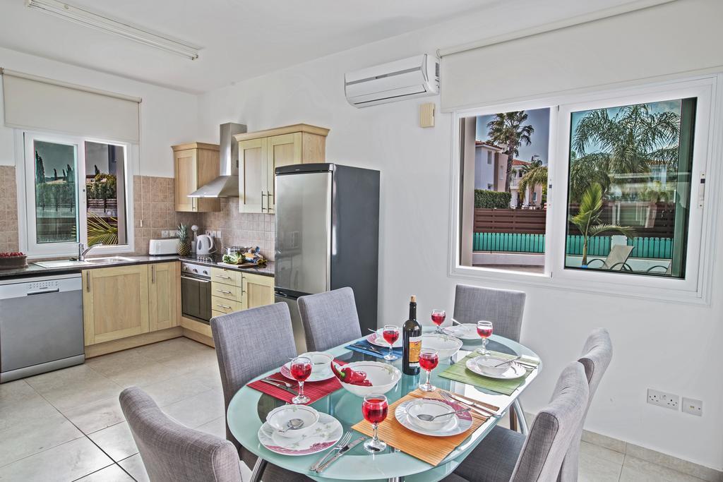 פרוטאראס Halle Villa חדר תמונה